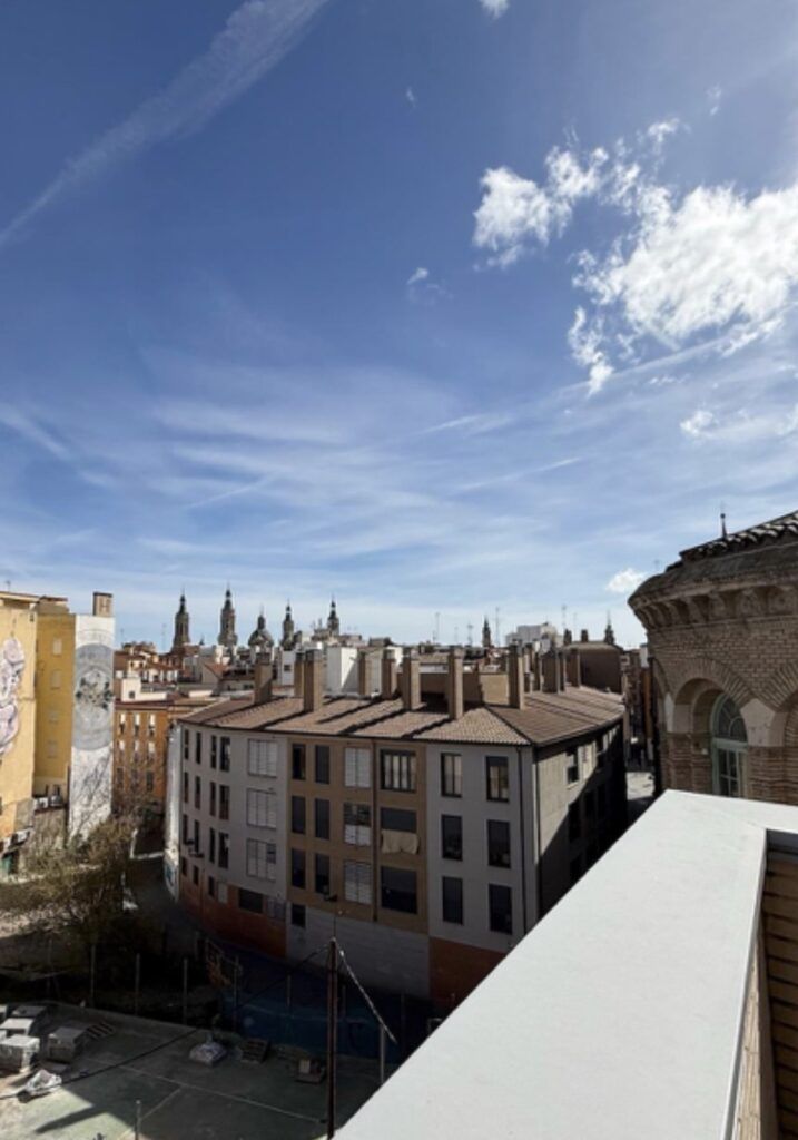 Terraza de un ático en Ramón y Cajal con vistas al Pilar, Zaragoza